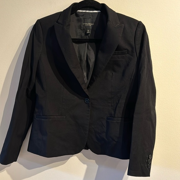 Banana Republic black classic blazer, size 4 petite - Picture 2 of 3